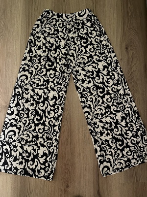 Summer palazzo pants like new, black and white, size M