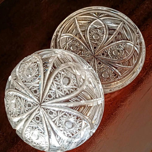Crystal fondue bowl used with lid and carving