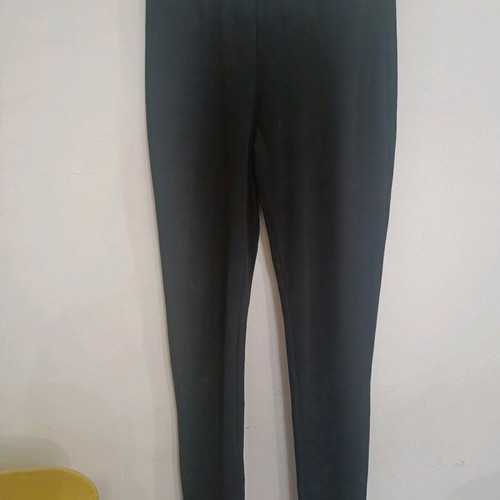 Black leggings like new with design on waistband
