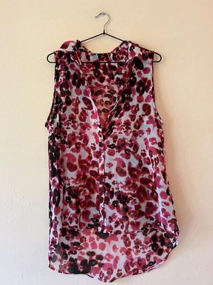 A-Style sleeveless blouse pink like new with buttons