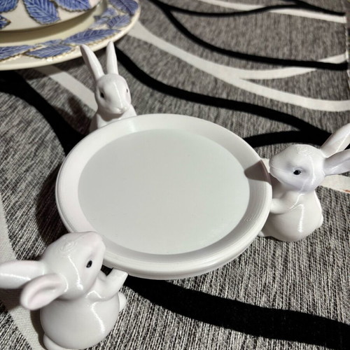Bunny figurines with plate like new, decorative for home