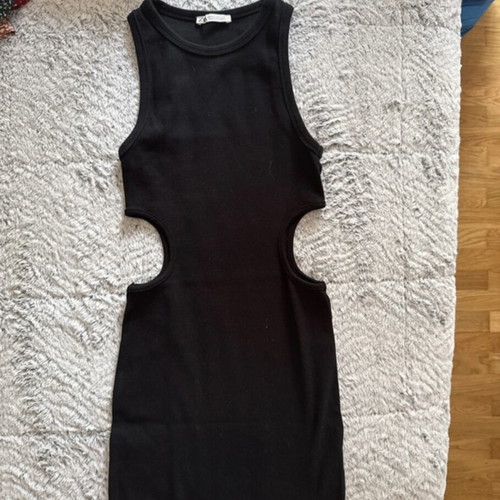 Zara black bodycon dress like new with cutouts size M