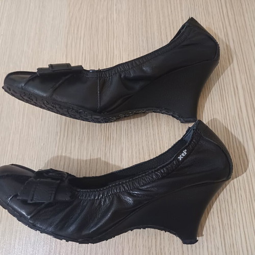Xti leather women's pumps size 40 used, black