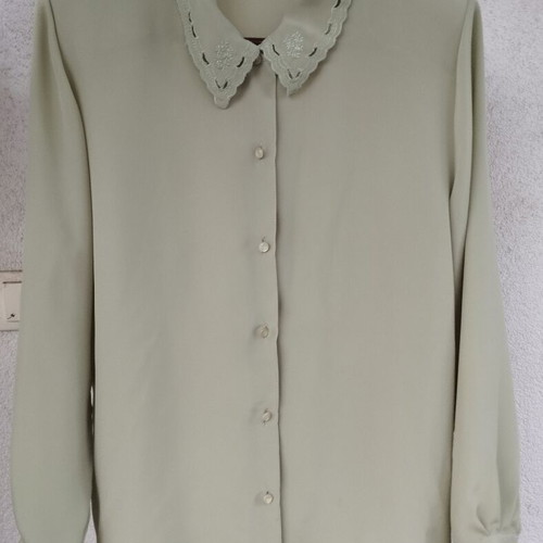 Vintage romantic shirt sage green embroidered collar size L like new