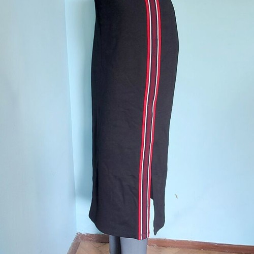 Sport skirt with slit and trim like new, sizes L to XXL