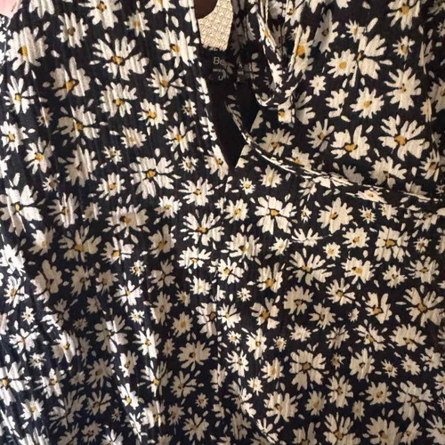 Bershka crop top XS like new, dark blue with daisies, 3/4 sleeves