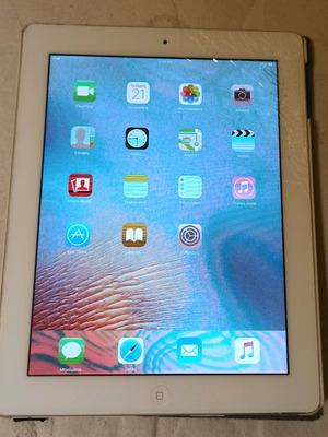Apple iPad 2 A1395 used with cracked screen and discoloration