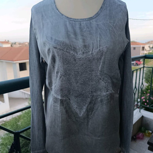 Blouse with sequin star L gray like new