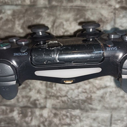 Ps4 controller like new, charges but does not turn on, for parts or repair