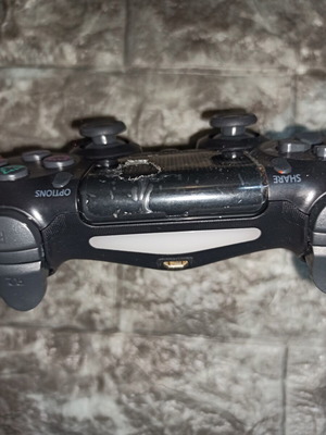 Ps4 χειριστήριο σαν καινούργιο, φορτίζει αλλά δεν ανάβει, για ανταλλακτικά ή επισκευή