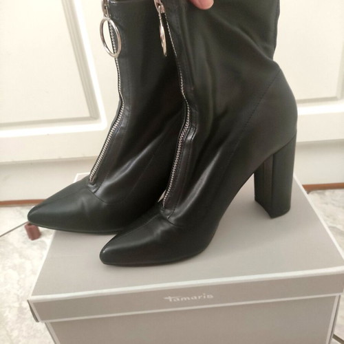 Black ankle boots size 37 like new with zipper