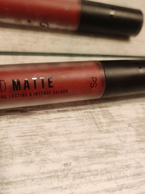 Liquid matte lipstick Wild Red shade like new, cruelty free