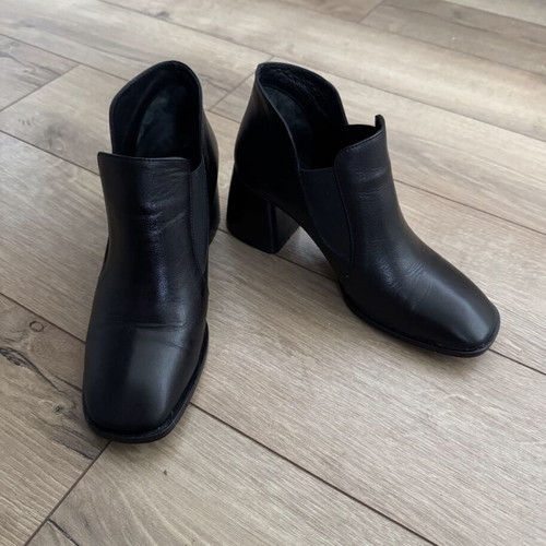 Women’s boots black size 39 like new