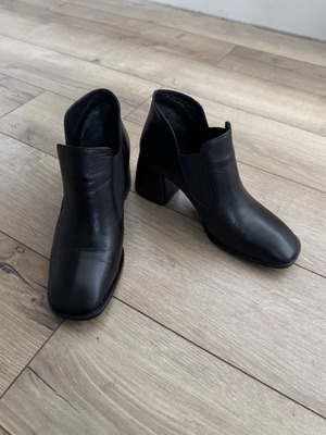 Women’s boots black size 39 like new