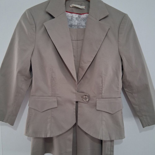 BSB suit set beige like new, jacket size 44, skirt size 40