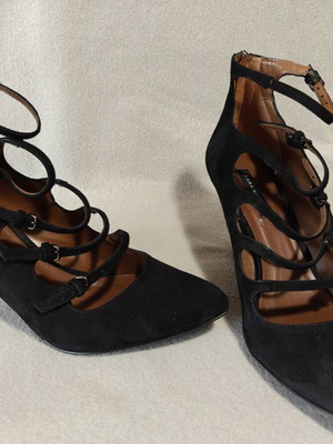 Zara suede pumps size 40 like new, leather inside and out, black
