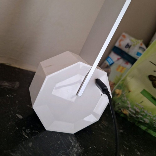 Table lamp with USB like new