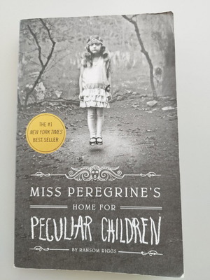 Книга Miss Peregrine's Home For Peculiar Children (Riggs Ransom, Quirk Books 2013) фентъзи