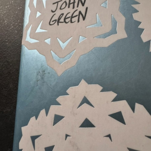 Book Let It Snow used by John Green, Maureen Johnson, Lauren Myracle