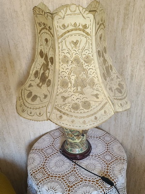 Table lamp Chinese porcelain like new, large decorative base and lampshade