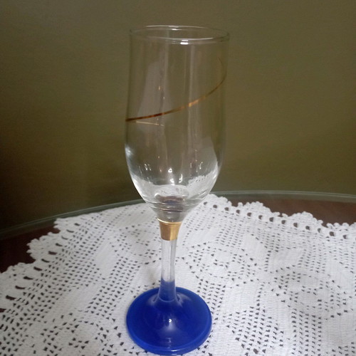 Crystal champagne glasses like new, set of 4 with blue base and gold detail
