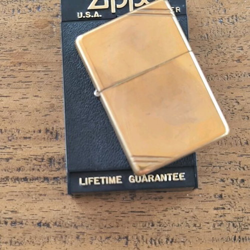 Zippo lighter like new in excellent condition