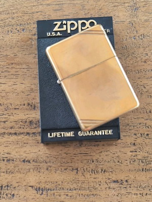 Zippo lighter like new in excellent condition