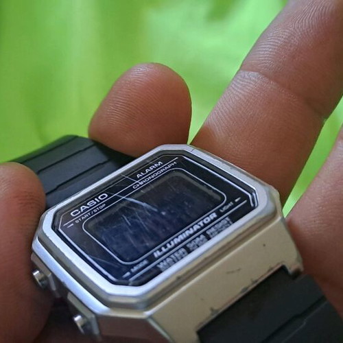Casio ρολόι μεταχειρισμένο, μαύρο και γκρι, με φθορά στην οθόνη
