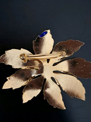 Flower brooch new, blue