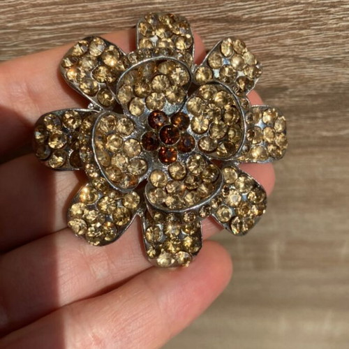Decorative flower-shaped brooch new, gold and silver with light brown stones