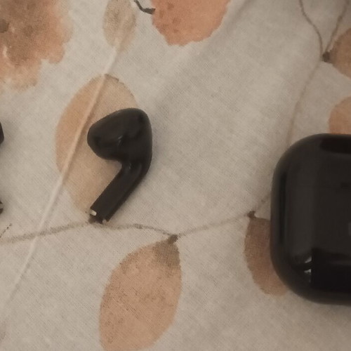 Lenovo wireless Bluetooth headset with charging case