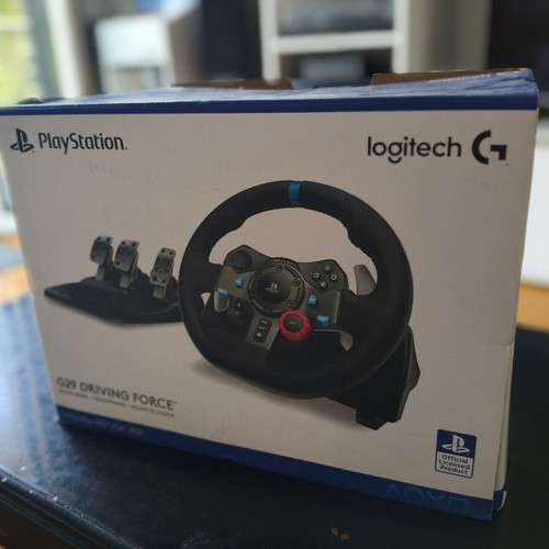 Logitech G29 Driving Force racing wheel compatible with PlayStation and PC