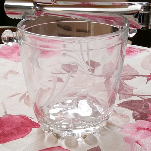 Crystal bowl with ice tongs like new