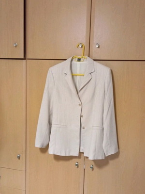 Ecru three-button jacket like new