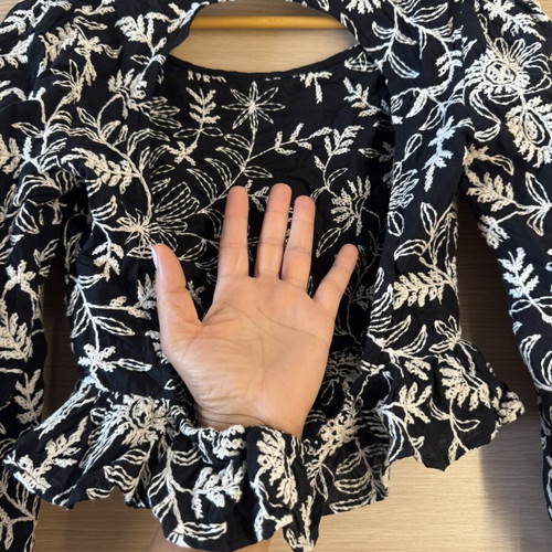 Zara embroidered crop top size M like new, black with white floral