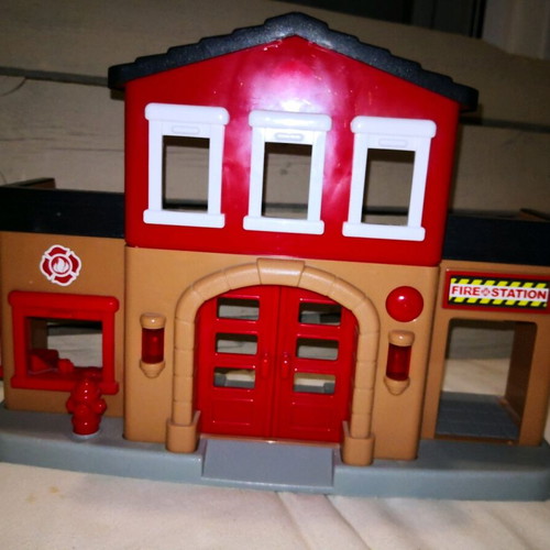 Playgo fire station used and rescue station