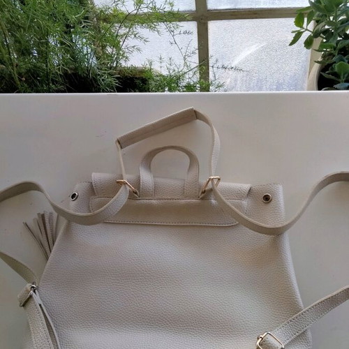 Women's backpack in beige/cream color like new