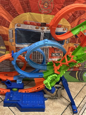Πίστα Hot Wheels 4 loop σαν καινούργιο