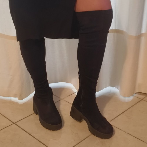 Black women's boots size 37, classic style