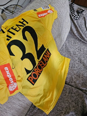 Συλλεκτική μπλούζα με υπογραφή και αφιέρωση του Βαγγέλη παίκτη του Άρη