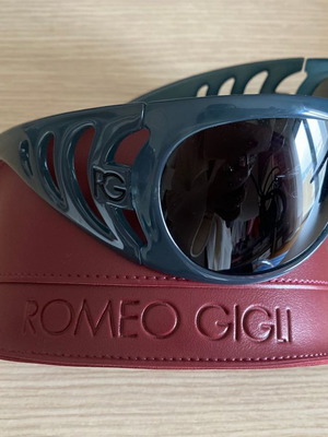 Romeo Gigli sunglasses with petrol acetate frame new, unused
