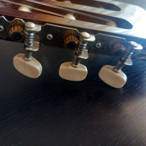Guitar 3/4 used with damage on one tuning key