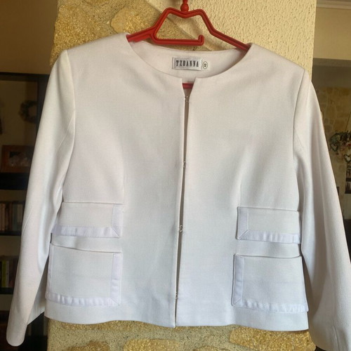 Joanna women's short white jacket like new