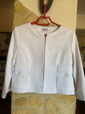 Joanna women's short white jacket like new