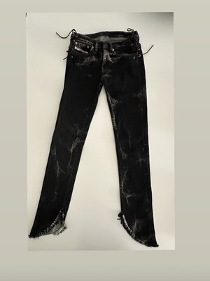 Diesel denim παντελόνι Y2K σαν καινούργιο, μαύρο με statement τελείωμα