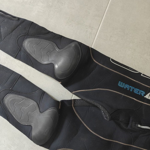 W1 5mm diving wetsuit, size large