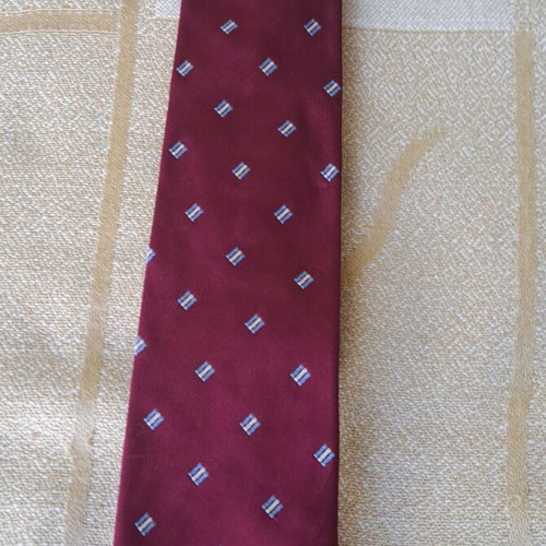 Silk handmade Pagoni tie like new with geometric rhombus pattern