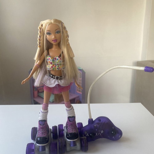 My Scene Roller Girls Chelsea doll like new with remote