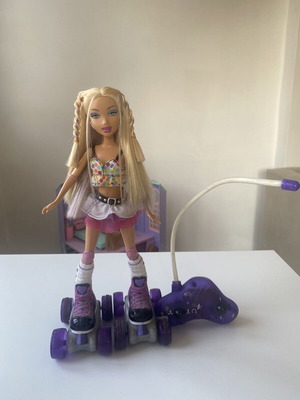 My Scene Roller Girls Chelsea doll like new with remote