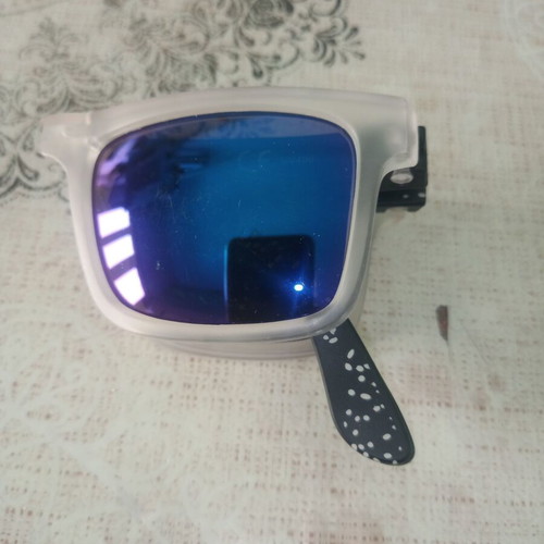 Sunglasses set of 2 like new, mirror lenses, folding and wooden frame